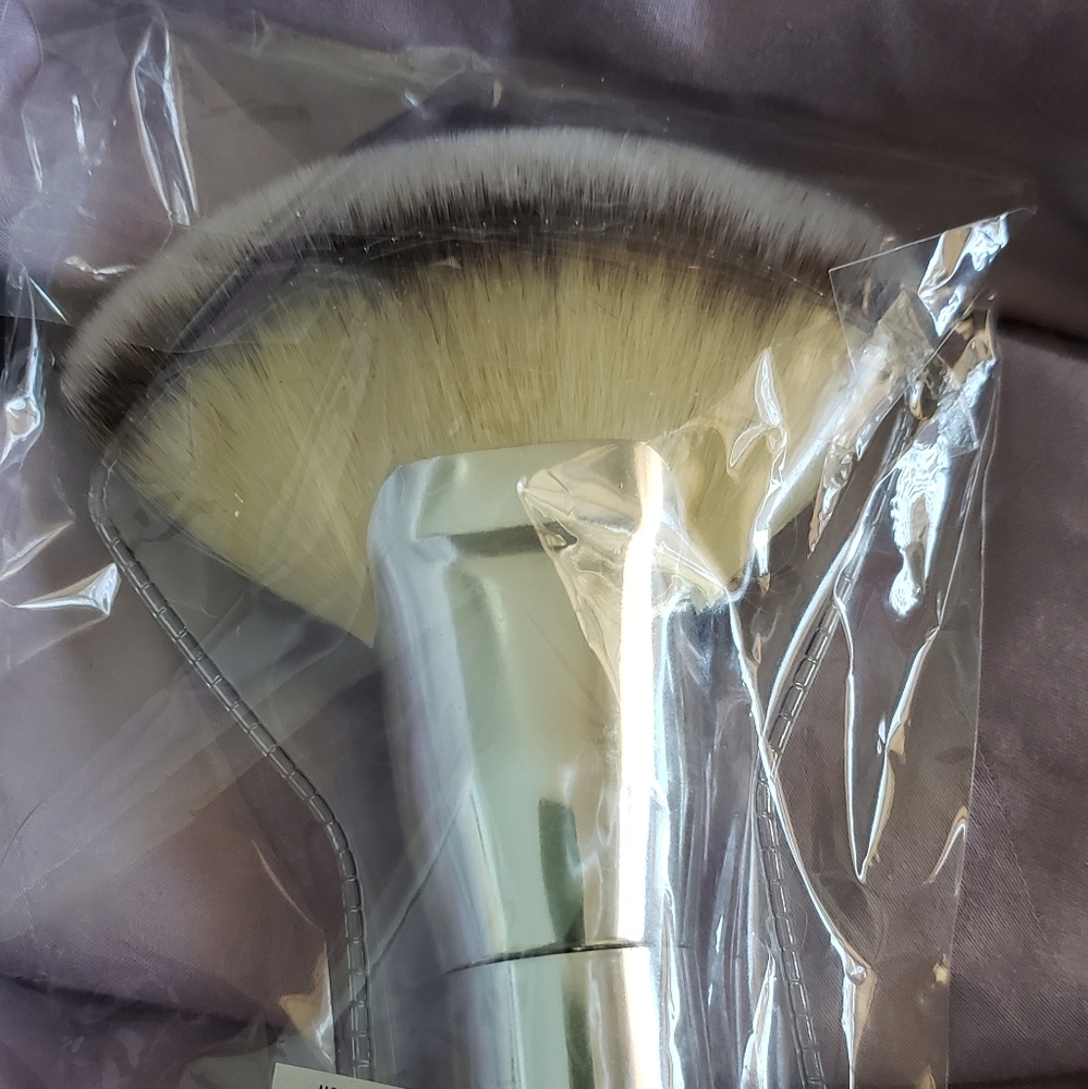 IT COSMETICS CC + Radiance Ombre Bronzer BNIB, WITH LG FAN BRUSH. SUMMER READY! - Picture 7 of 11